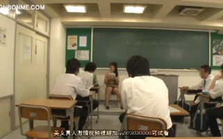 Geiler Lehrer reibt ihre großen Titten auf einer Webcam und stöhnt vom Vergnügen, während Sie sich kühlen.