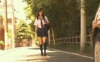 Enormous jap Teen, der von ihrem Lehrer gefickt wird.