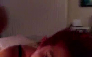 Rotes Haar-Küken pussylicked und während der Massage durch Masseur gefickt
