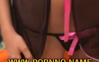 Sweet Blonde Babe, Skyler Nicole ist vor der Webcam, masturbiert mit einem Dildo.