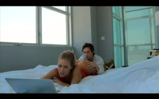 Nicole Aniston ist kein Amateur, aber sie hat gerne Sex vor ihrer Webkamera