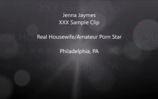 Einige MILF, Jenna Foxx, wird von ihrem Geliebten verwendet, der ihren tiefen Hals und ihre großen Titten benutzt