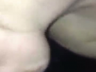 Lindsey Olsen bläst einen schwarzen Penis bis zur Hand