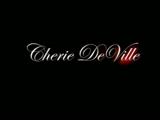 Cherie DeVille masturbiert verrückt an wuchsstreifen