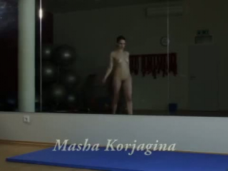 Domadme Masha masturbiert sehr gut