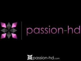 Passion HD - Candy Sexy bad ein Notowache mit der perversen langen Fotze - Amateurfick mit Shemale