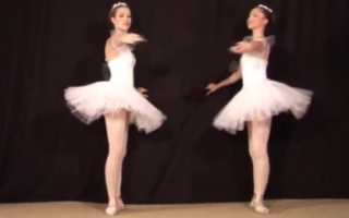 Ballerina lernt richtig gut auf ihren Freund rein