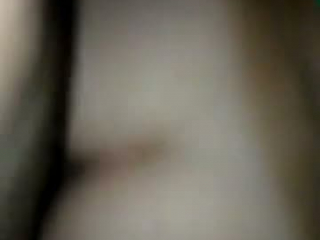Yeccah Lovez zieht sich ihre Glatze vor der Webcam aus