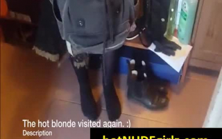 Blonde Flittchen trägt Mannarbeiter Pimmel wie ein Polizist