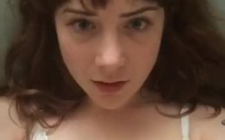 Sexy Milf kommt während des Pornocameras