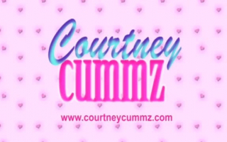 Courtney Cummz masturbiert für uns