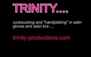 Die vollbusige Trinity St Claire bekommt die Zwerjse filmt in der mysteriischer BDSM-Szene