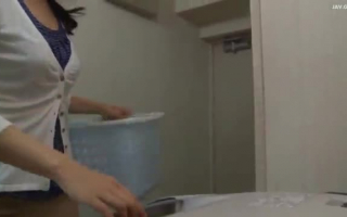 Asiatische Stewardess Muschi von schüchternen 18-jährigen Arbeiter gespritzt
