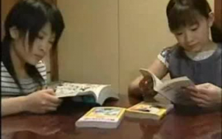 Junge japanische Studentin hat einen verrückten Orgie-Fick mit ihren Lehrern