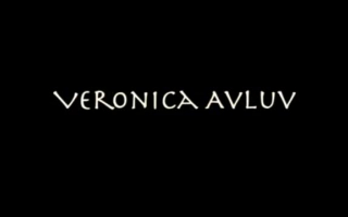 Veronica Avluv liebt es, einen schlanken Penis zu fühlen
