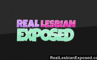 Lesbische Göttinnen: Angelina Castro & Stella Cox werden mit einer bösen unordentlichen Muschi durchnässt!