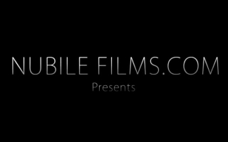 Nubile Films - Zwei blonde Milfs und ihr schmutziger Spiele