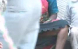 Desi Indian Bhabi gierige Brüste vor der Webcam