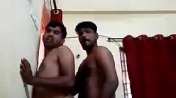 tamilischer männlicher Gangbang