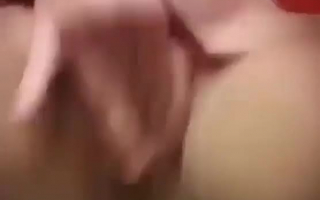 Geile blonde Frau beschloss, ein Video von ihr zu machen, während sie frisches Sperma aus ihrer Muschi isst