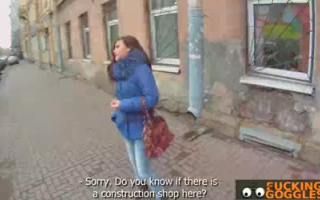 Süßer tschechischer Teenager, der zu Analsex betrogen wurde