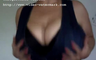 Busty Chick zeigte ihre rosa Muschi auf Webcam und dann hatte sie Analsex.
