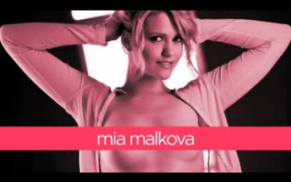 Mia Malkova hat einen Dreier mit ihren Freunden, weil sie es so mag
