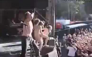 Jav Rock Group bewegen sich nicht - Hatcha Lei in Bikini saugt und fickt ihren Freund