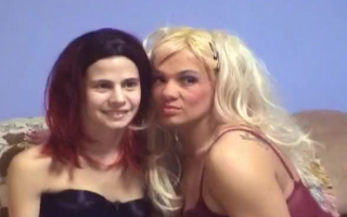 Zwei sexy lesbische Lesbos doppelt so