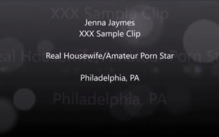 Jenna ist ein schlankes Ebenholzmädchen, das gerne Sexspielzeug benutzt, während er ziemlich oft masturbiert